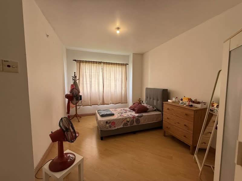 Kondominium untuk Dijual di Pantai Panorama Condominiums - Liza Awi - Bedroom - PropertyGuru.com.my