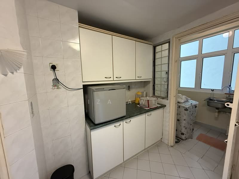Kondominium untuk Dijual di Pantai Panorama Condominiums - Liza Awi - Kitchen - PropertyGuru.com.my