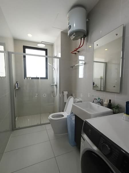 Kondominium untuk Dijual di Amberside @ Country Garden Danga Bay - Zoey Lee - Bathroom - PropertyGuru.com.my
