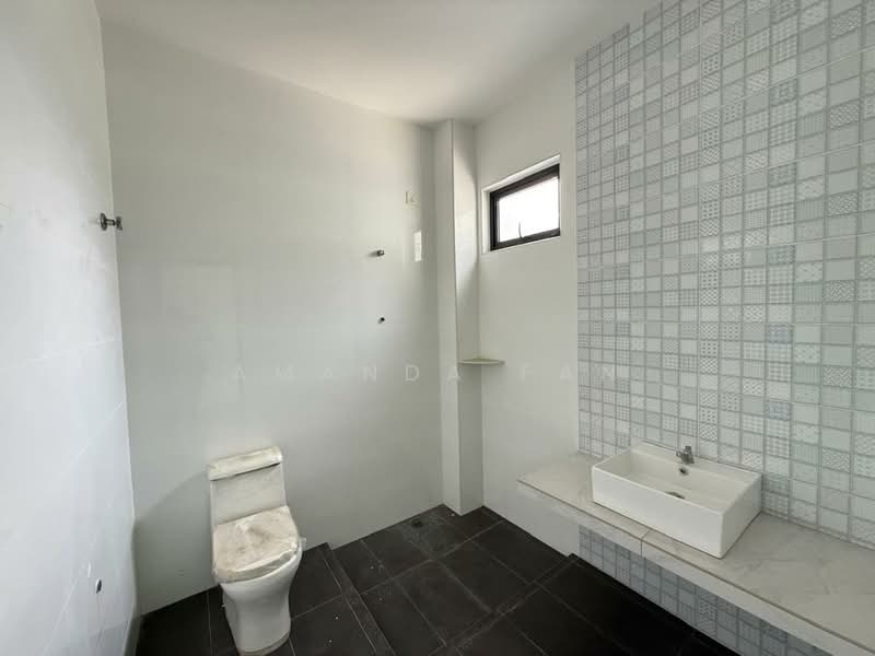 Semi-Detached House for Sale in Taman Lapangan Harmoni (Ipoh) - Amanda Fan - Bathroom - PropertyGuru.com.my