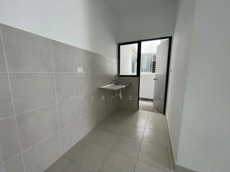 Kediaman Servis untuk Dijual di Flora Residency - Izzaza Izzati - Kitchen - PropertyGuru.com.my