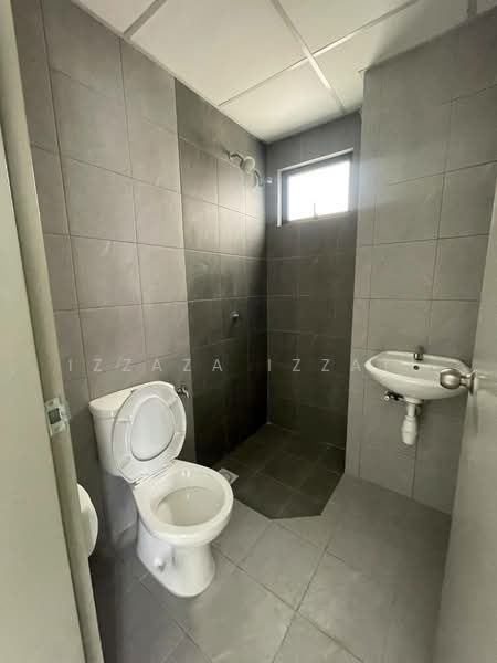 Kediaman Servis untuk Dijual di Flora Residency - Izzaza Izzati - Bathroom - PropertyGuru.com.my
