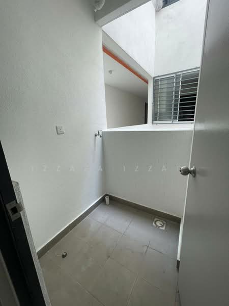Kediaman Servis untuk Dijual di Flora Residency - Izzaza Izzati - Exterior - PropertyGuru.com.my
