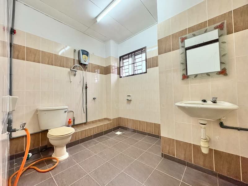 Rumah Teres 2-Tingkat untuk Dijual di Bandar Indahpura (Kulai) - Shieh Long Chen - Bathroom - PropertyGuru.com.my