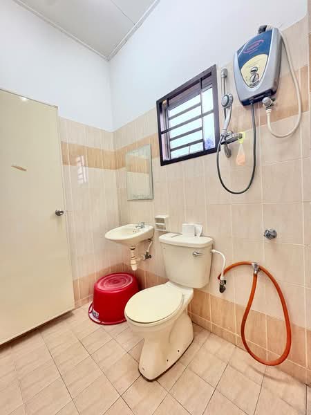 Rumah Teres 2-Tingkat untuk Dijual di Bandar Indahpura (Kulai) - Shieh Long Chen - Bathroom - PropertyGuru.com.my