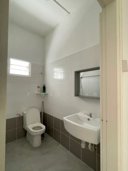 Rumah Teres 2-Tingkat untuk Disewa di Taman Selatan (Klang) - Pinky Liaw - Bathroom - PropertyGuru.com.my