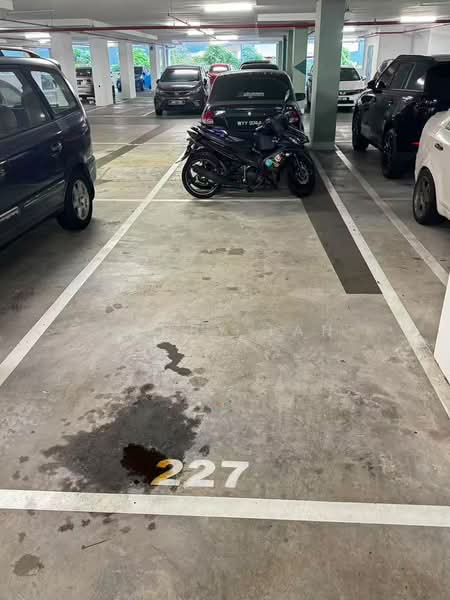 Kediaman Servis untuk Disewa di Residensi Rimbun @ Canopy Hills - Henry Tan - Car Park - PropertyGuru.com.my