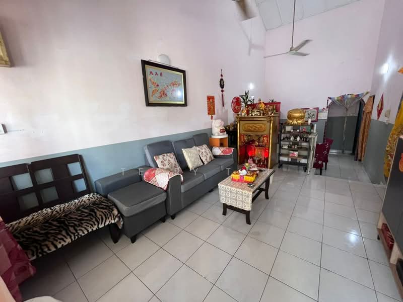Rumah Teres 1-Tingkat untuk Dijual di Taman Rinting (Masai) - Terry Tan - Living Room - PropertyGuru.com.my
