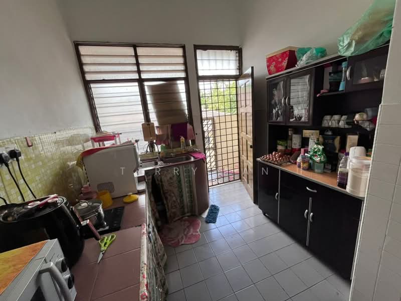 Rumah Teres 1-Tingkat untuk Dijual di Taman Rinting (Masai) - Terry Tan - Kitchen - PropertyGuru.com.my