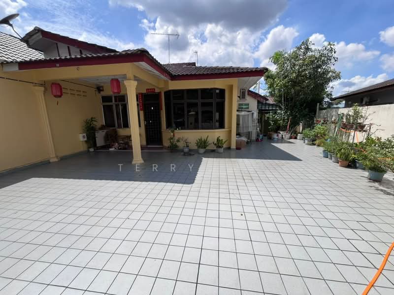 Rumah Teres 1-Tingkat untuk Dijual di Taman Rinting (Masai) - Terry Tan - Exterior - PropertyGuru.com.my