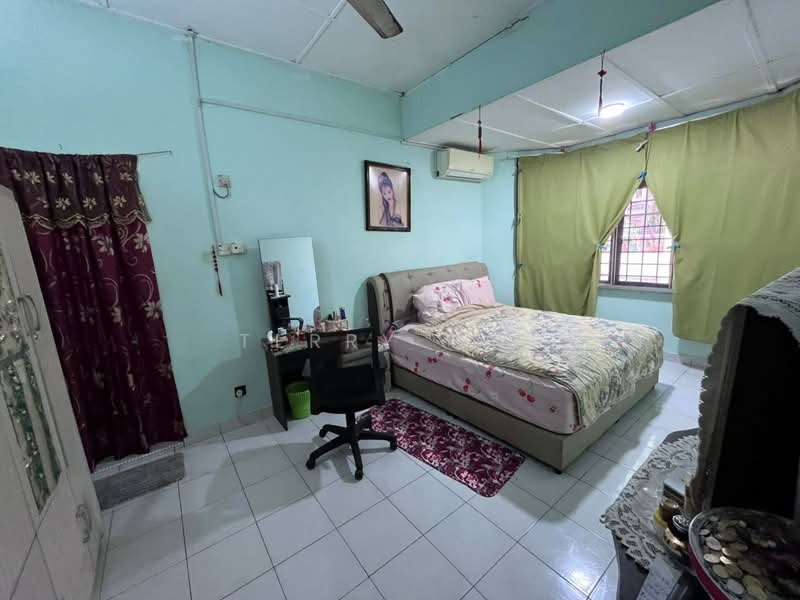 Rumah Teres 1-Tingkat untuk Dijual di Taman Rinting (Masai) - Terry Tan - Bedroom - PropertyGuru.com.my