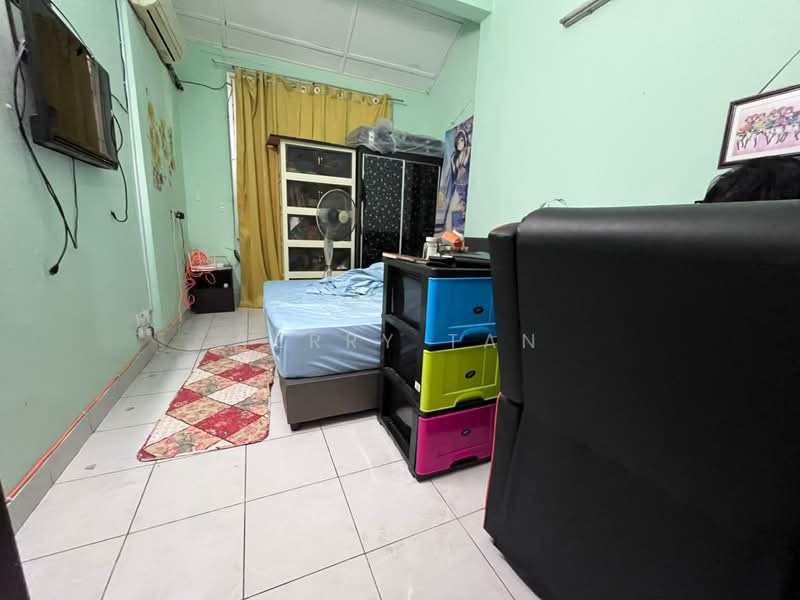 Rumah Teres 1-Tingkat untuk Dijual di Taman Rinting (Masai) - Terry Tan - Bedroom - PropertyGuru.com.my