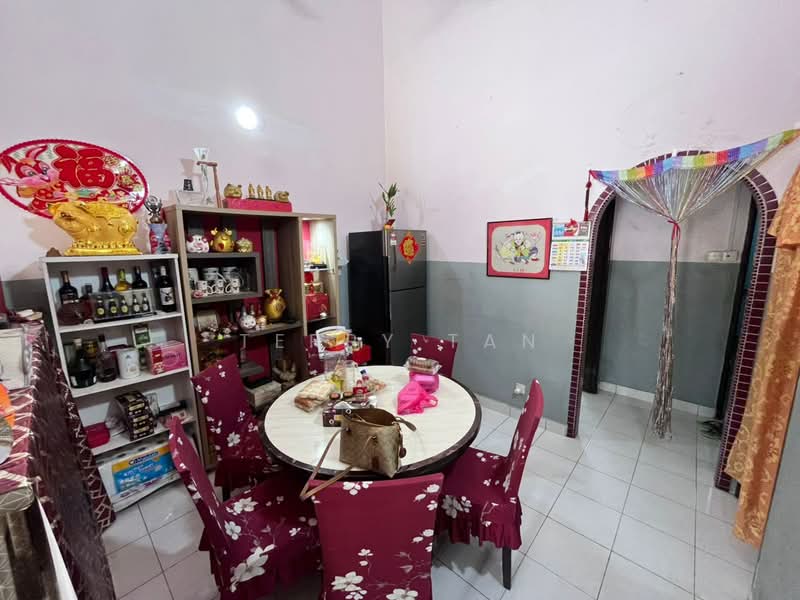 Rumah Teres 1-Tingkat untuk Dijual di Taman Rinting (Masai) - Terry Tan - Dining Room - PropertyGuru.com.my