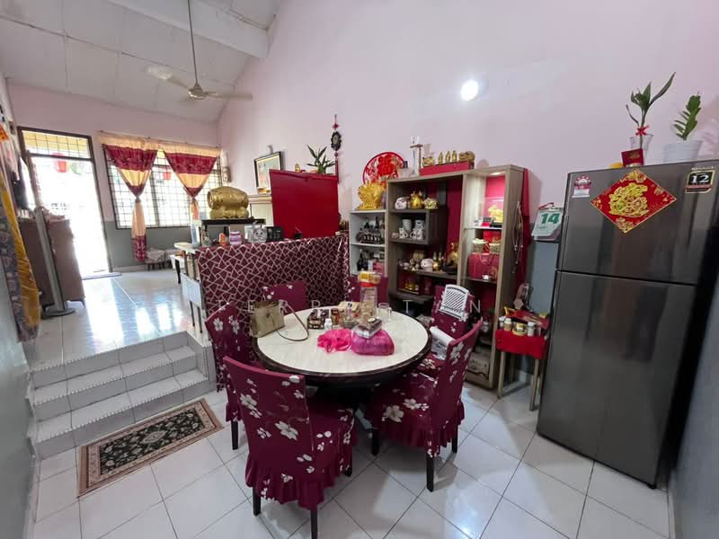 Rumah Teres 1-Tingkat untuk Dijual di Taman Rinting (Masai) - Terry Tan - Dining Room - PropertyGuru.com.my