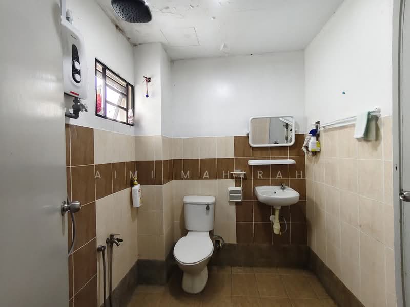 2.5-storey Terraced House for Sale in Taman Puncak Saujana (Kajang) - Aimi Mahirah - Bathroom - PropertyGuru.com.my