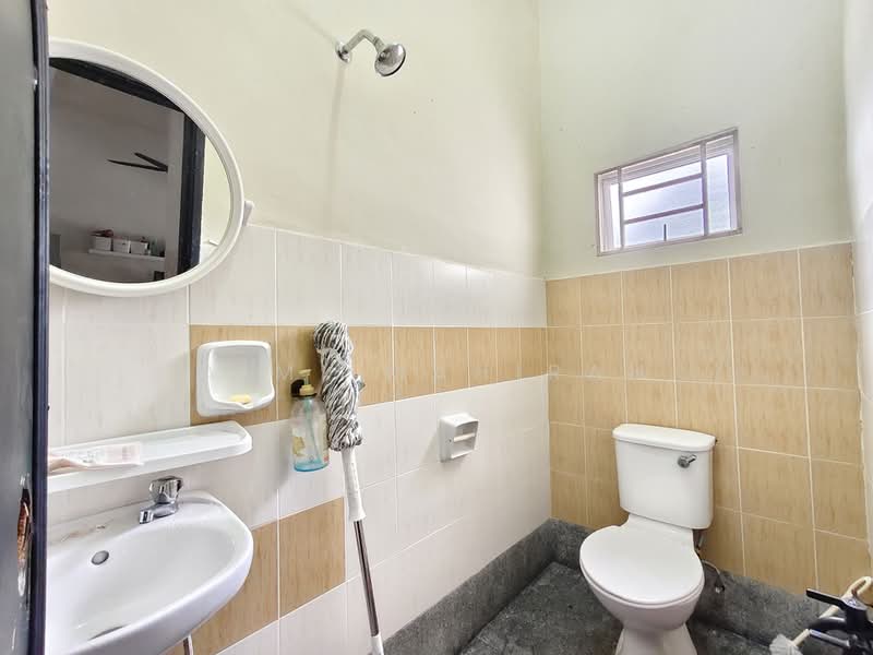 2.5-storey Terraced House for Sale in Taman Puncak Saujana (Kajang) - Aimi Mahirah - Bathroom - PropertyGuru.com.my