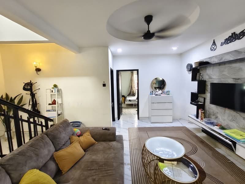2.5-storey Terraced House for Sale in Taman Puncak Saujana (Kajang) - Aimi Mahirah - Living Room - PropertyGuru.com.my