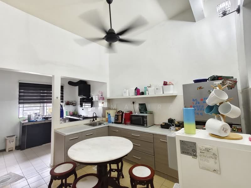 2.5-storey Terraced House for Sale in Taman Puncak Saujana (Kajang) - Aimi Mahirah - Kitchen - PropertyGuru.com.my