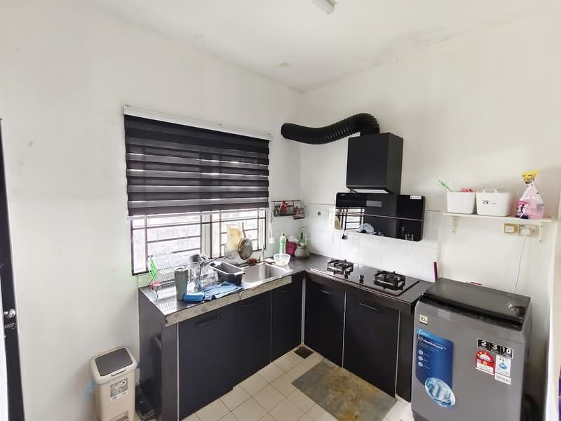 2.5-storey Terraced House for Sale in Taman Puncak Saujana (Kajang) - Aimi Mahirah - Kitchen - PropertyGuru.com.my
