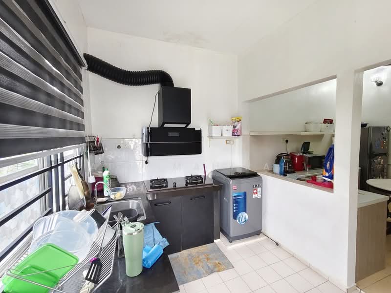 2.5-storey Terraced House for Sale in Taman Puncak Saujana (Kajang) - Aimi Mahirah - Kitchen - PropertyGuru.com.my