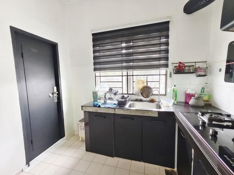 2.5-storey Terraced House for Sale in Taman Puncak Saujana (Kajang) - Aimi Mahirah - Kitchen - PropertyGuru.com.my