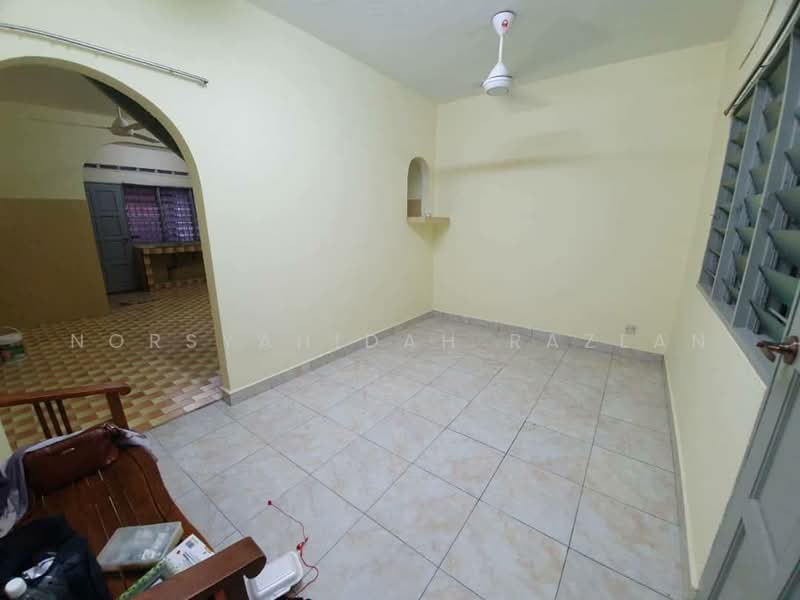 Terraced House for Rent in Taman Melaka Jaya (Batu Berendam) - Norsyahidah Razlan - Living Room - PropertyGuru.com.my