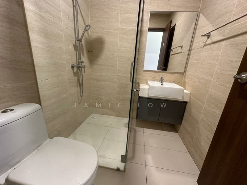 Kediaman Servis untuk Disewa di Crescent Bay Suites (Teluk Bayu) - Jamie Low - Bathroom - PropertyGuru.com.my
