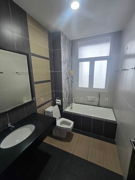 Kondominium untuk Disewa di Fettes Residence - Danick Teoh - Bathroom - PropertyGuru.com.my