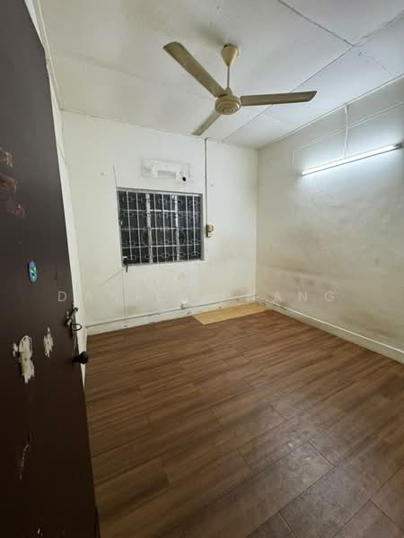Shop / Office untuk Disewa di Taman Green Lane (Jelutong) - Daniel Phang - Interior - PropertyGuru.com.my