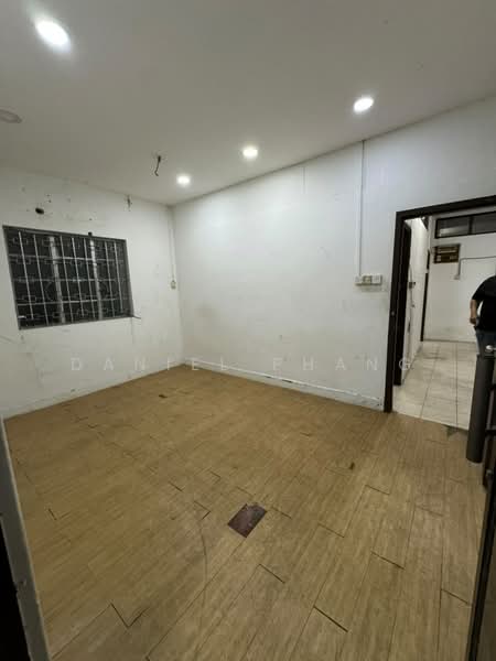 Shop / Office untuk Disewa di Taman Green Lane (Jelutong) - Daniel Phang - Interior - PropertyGuru.com.my