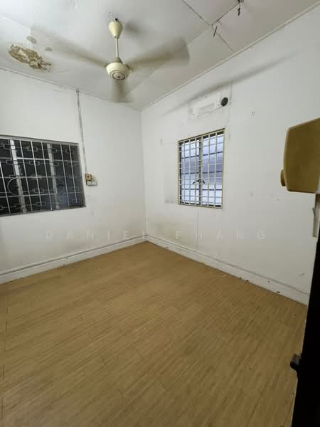 Shop / Office untuk Disewa di Taman Green Lane (Jelutong) - Daniel Phang - Interior - PropertyGuru.com.my