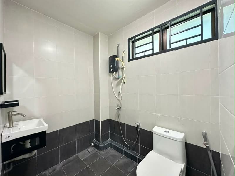 Rumah Teres 2-Tingkat untuk Dijual di Bandar Putra Jaya (Tebrau) - Glenn Woo - Bathroom - PropertyGuru.com.my