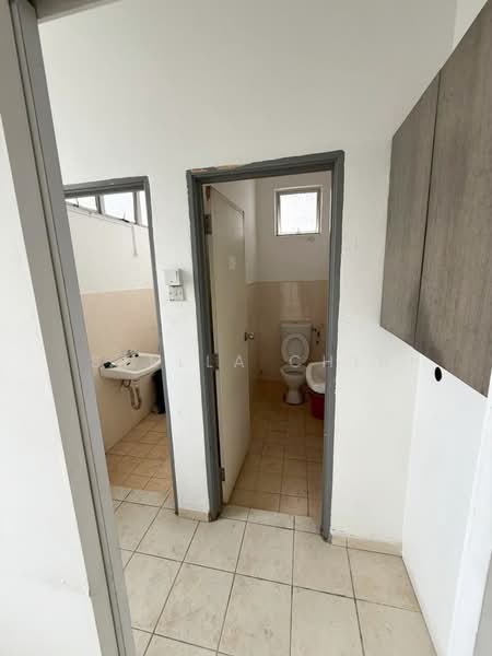 Kilang untuk Disewa di Taman Perindustrian Senai (Senai) - Stella Chia - Bathroom - PropertyGuru.com.my