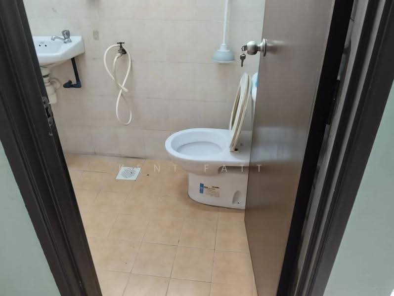 2-storey Terraced House for Sale in Taman Klang Utama (Kapar) - Kent Fatt - Bathroom - PropertyGuru.com.my