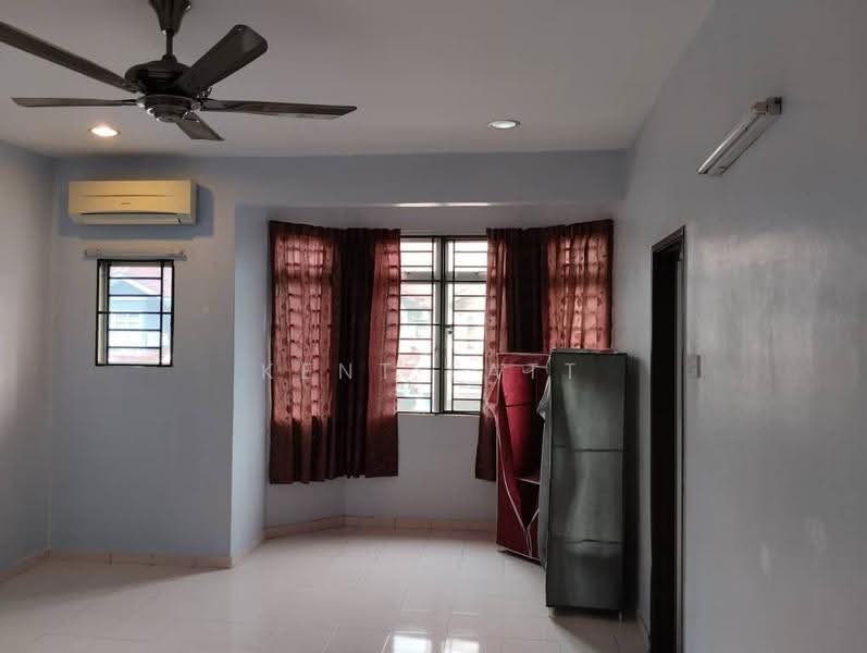 2-storey Terraced House for Sale in Taman Klang Utama (Kapar) - Kent Fatt - Living Room - PropertyGuru.com.my