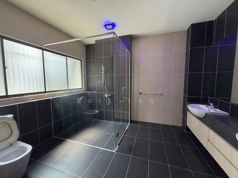 Rumah Berkembar untuk Dijual di Jade Hills (Kajang) - Kris Tan - Bathroom - PropertyGuru.com.my