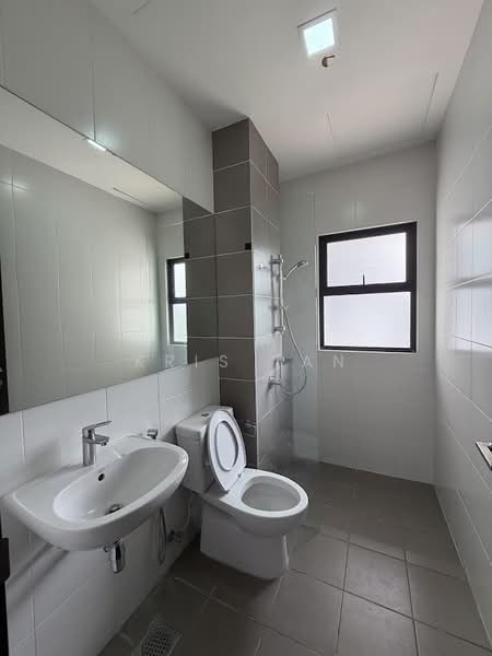 Rumah Berkembar untuk Dijual di Jade Hills (Kajang) - Kris Tan - Bathroom - PropertyGuru.com.my