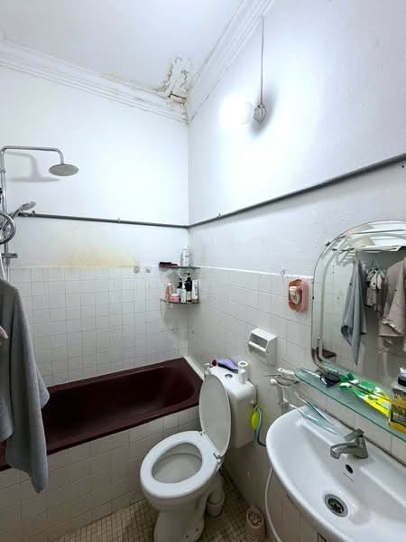 Rumah Teres 1-Tingkat untuk Dijual di Taman Perling (Perling) - Karl Lim - Bathroom - PropertyGuru.com.my