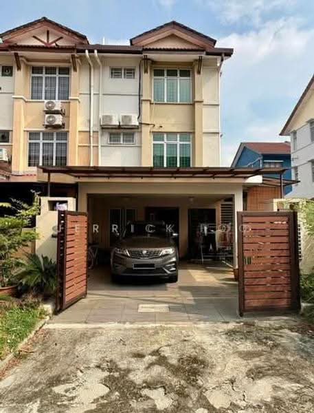 3-storey Terraced House for Sale in U16, Taman Bukit Subang (Shah Alam) - Jerrick Foo - Exterior - PropertyGuru.com.my