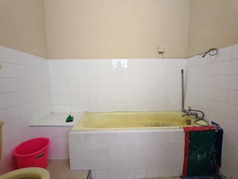 Rumah Teres 1.5-Tingkat untuk Dijual di Kepong Baru (Kepong) - Kim Meng Lew - Bathroom - PropertyGuru.com.my