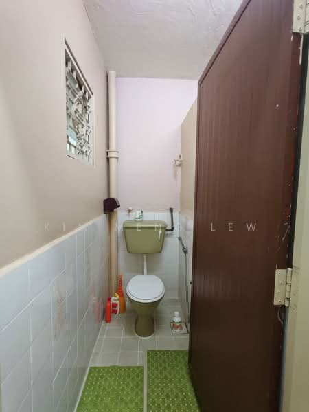 Rumah Teres 1.5-Tingkat untuk Dijual di Kepong Baru (Kepong) - Kim Meng Lew - Bathroom - PropertyGuru.com.my