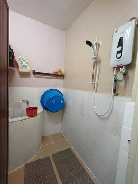 Rumah Teres 1.5-Tingkat untuk Dijual di Kepong Baru (Kepong) - Kim Meng Lew - Bathroom - PropertyGuru.com.my