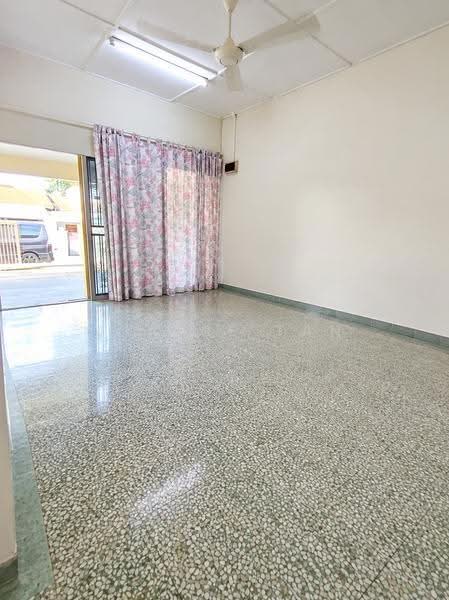 1-storey Terraced House for Sale in SS 3, Taman Universiti (Petaling Jaya) - Jackie Tan - Living Room - PropertyGuru.com.my