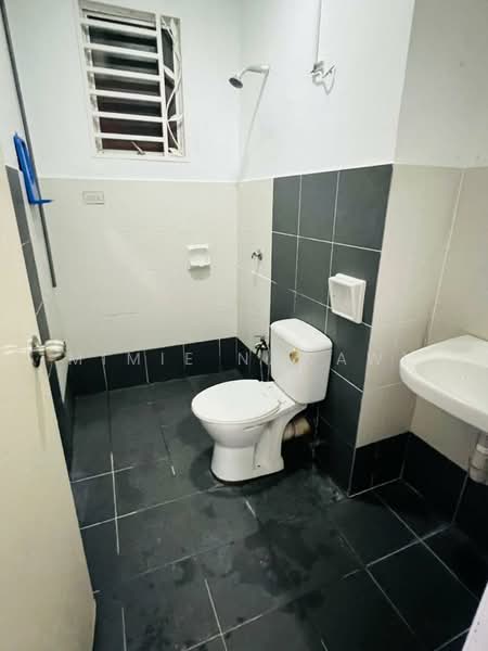 2-storey Terraced House for Rent in Semenyih Parklands (Beranang) - Mimie Nawawi - Bathroom - PropertyGuru.com.my
