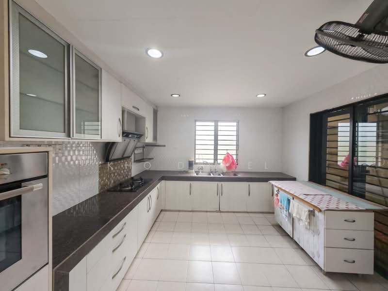 Rumah Teres 2-Tingkat untuk Dijual di Taman Putra Prima (Puchong) - Kho Daniel - Kitchen - PropertyGuru.com.my