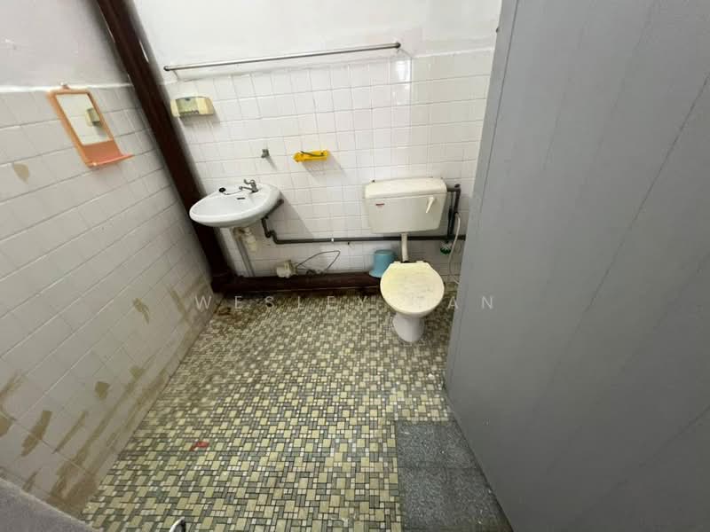 Rumah Teres 2-Tingkat untuk Dijual di Kampung Lapan (Melaka City) - Wesley Tan - Bathroom - PropertyGuru.com.my