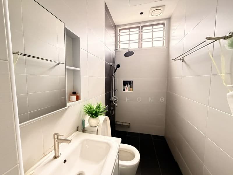 1-storey Terraced House for Sale in Taman Molek (Johor Bahru) - Tony Chong - Bathroom - PropertyGuru.com.my