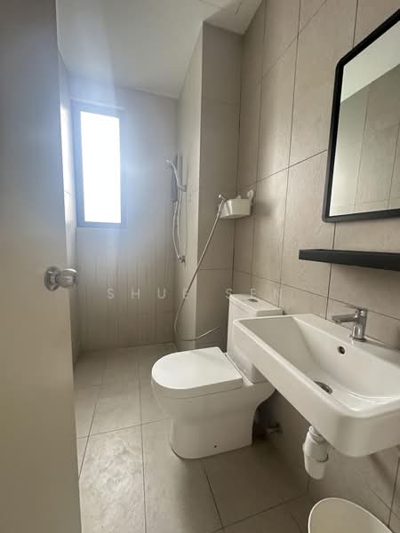 Kediaman Servis untuk Dijual di Kenwingston Skylofts - Shue Sen - Bathroom - PropertyGuru.com.my