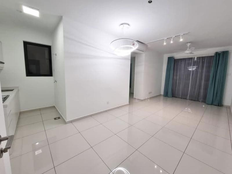Kediaman Servis untuk Dijual di Kenwingston Skylofts - Shue Sen - Living Room - PropertyGuru.com.my