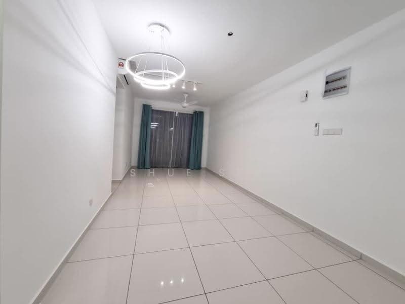 Kediaman Servis untuk Dijual di Kenwingston Skylofts - Shue Sen - Living Room - PropertyGuru.com.my